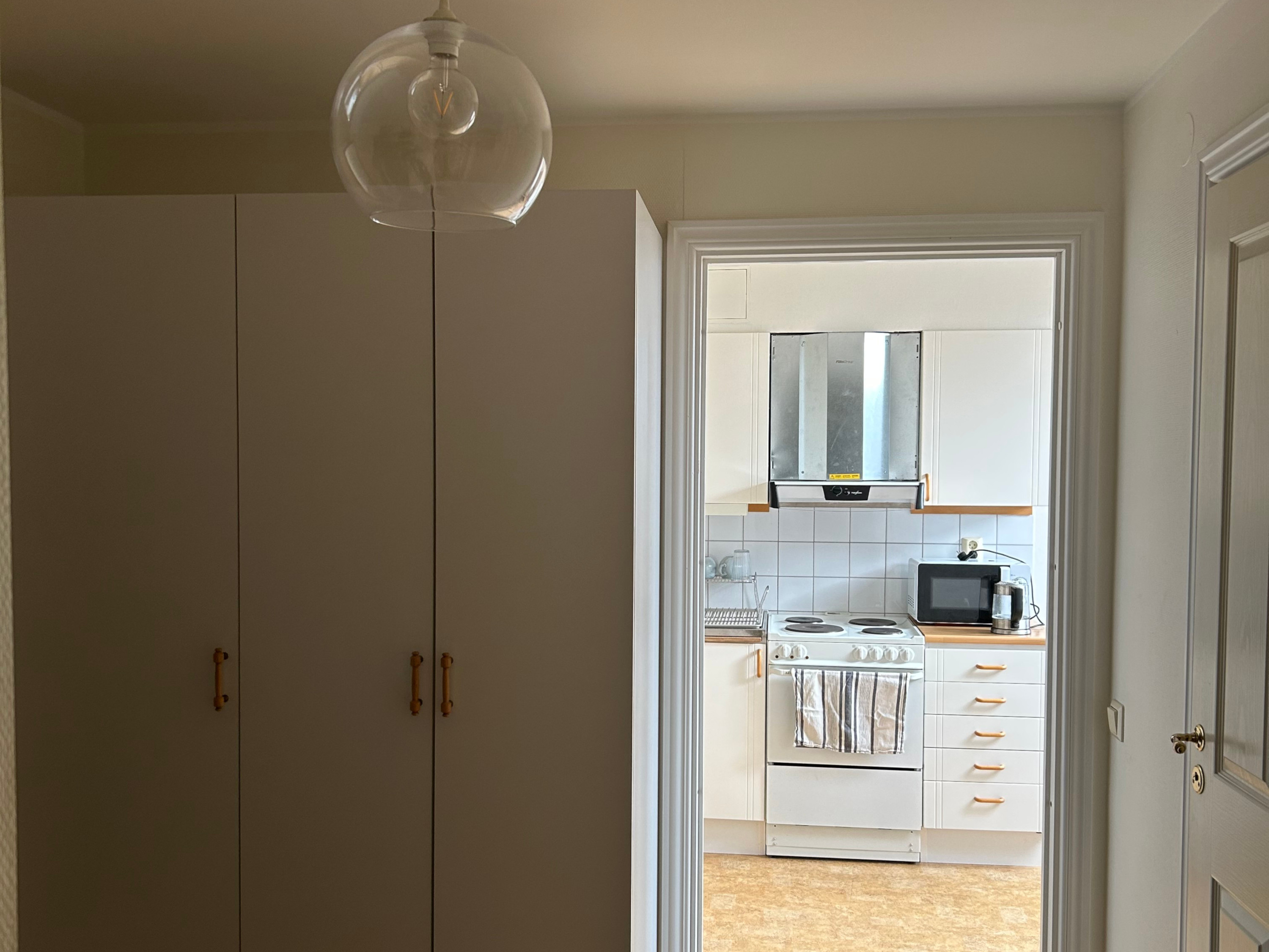 Hall i mysig etta på Hantverksgatan 12 i Halmstad