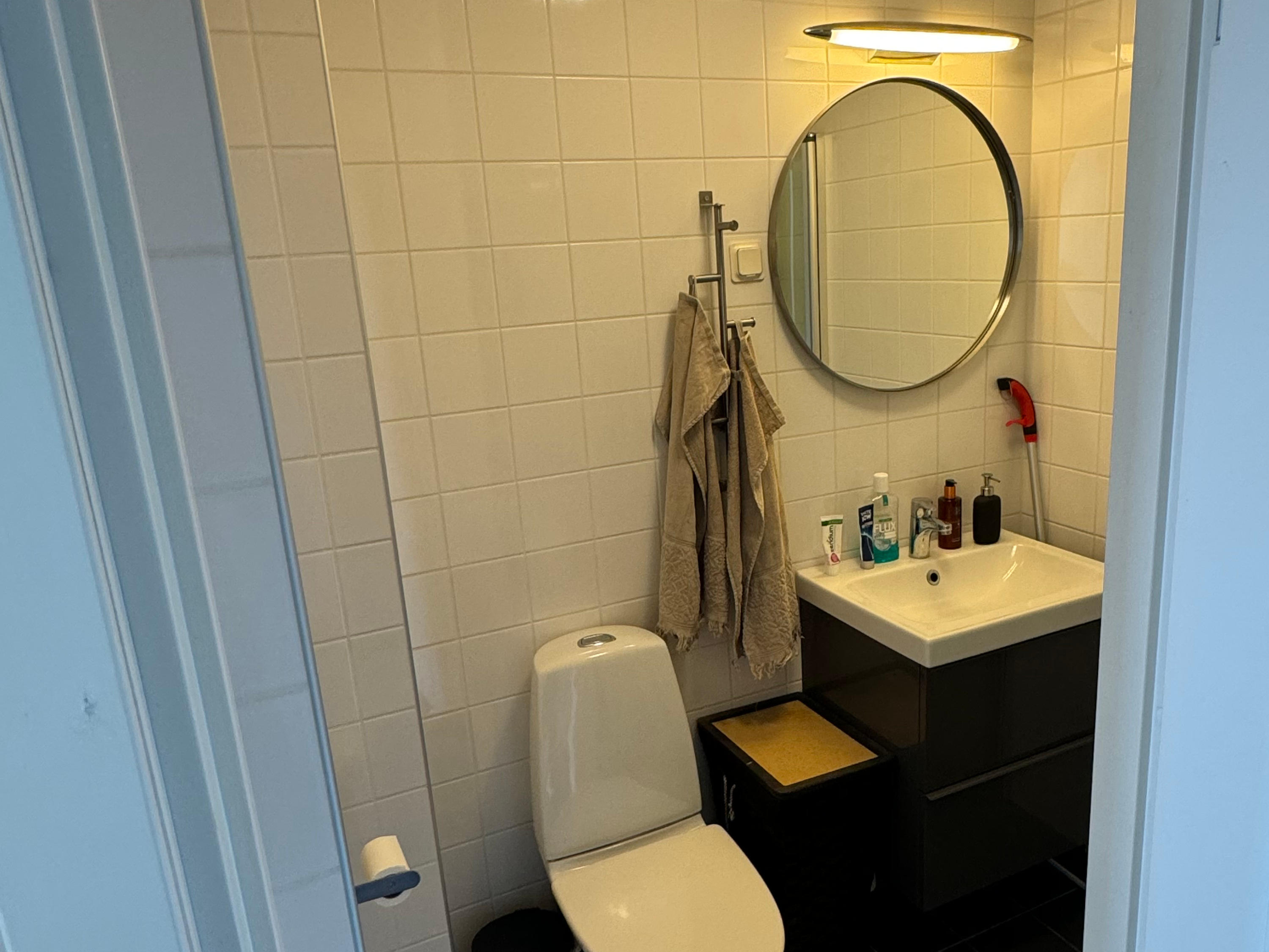 Badrum i modern etta på Vattugatan 4 i Halmstad