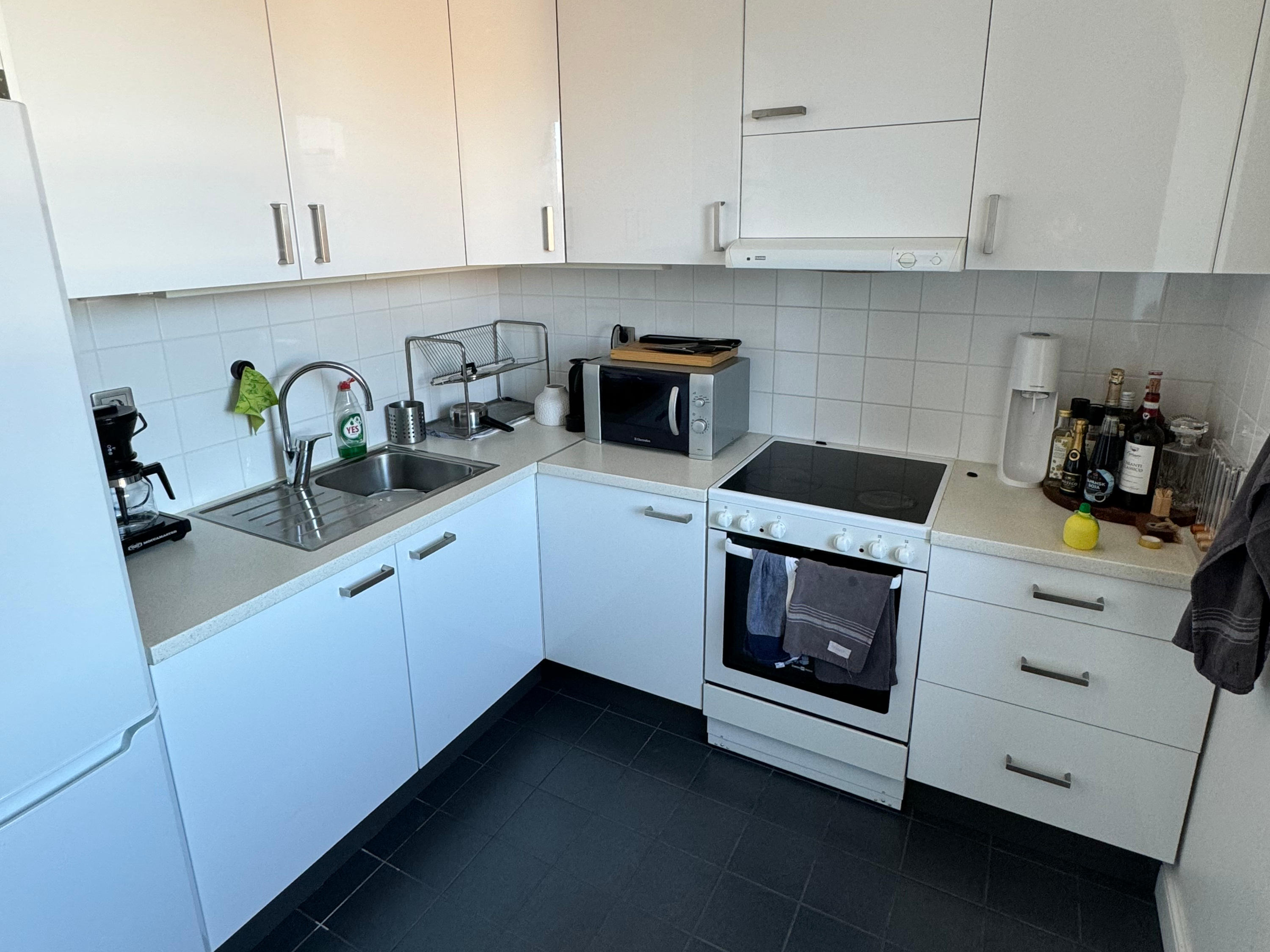 Modernt kök i hyreslägenhet 1202 på Vattugatan 4A i Halmstad