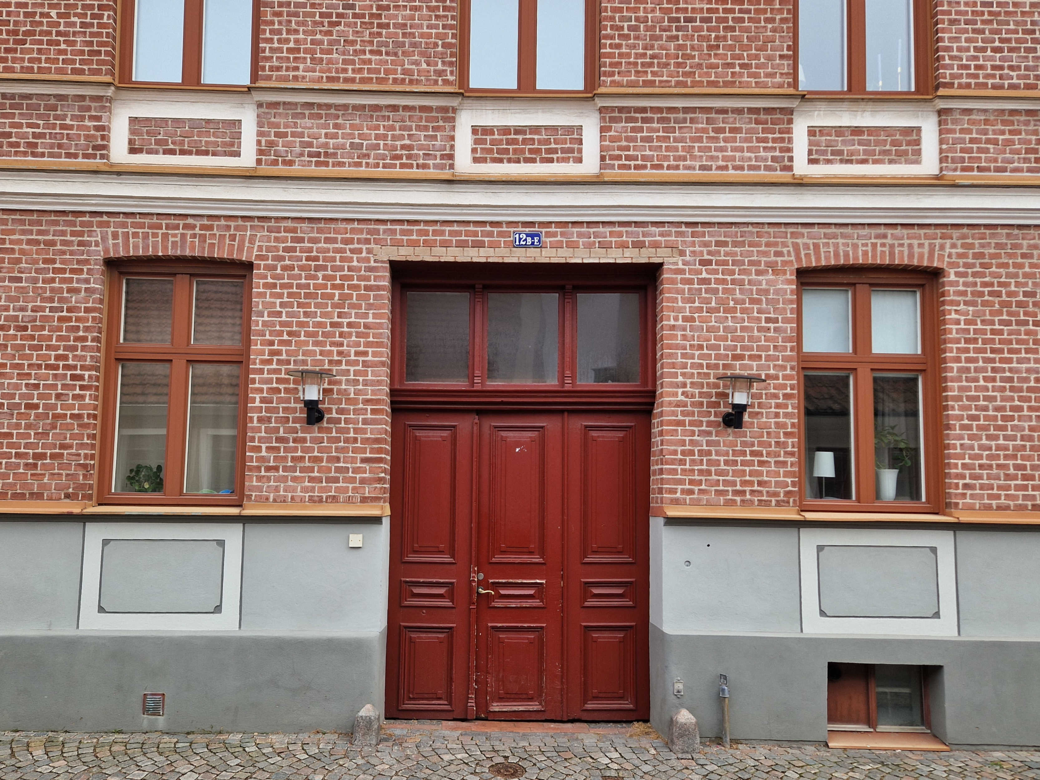 Fastighet och entré till mysig tvåa på Hantverksgatan 12 i Halmstad