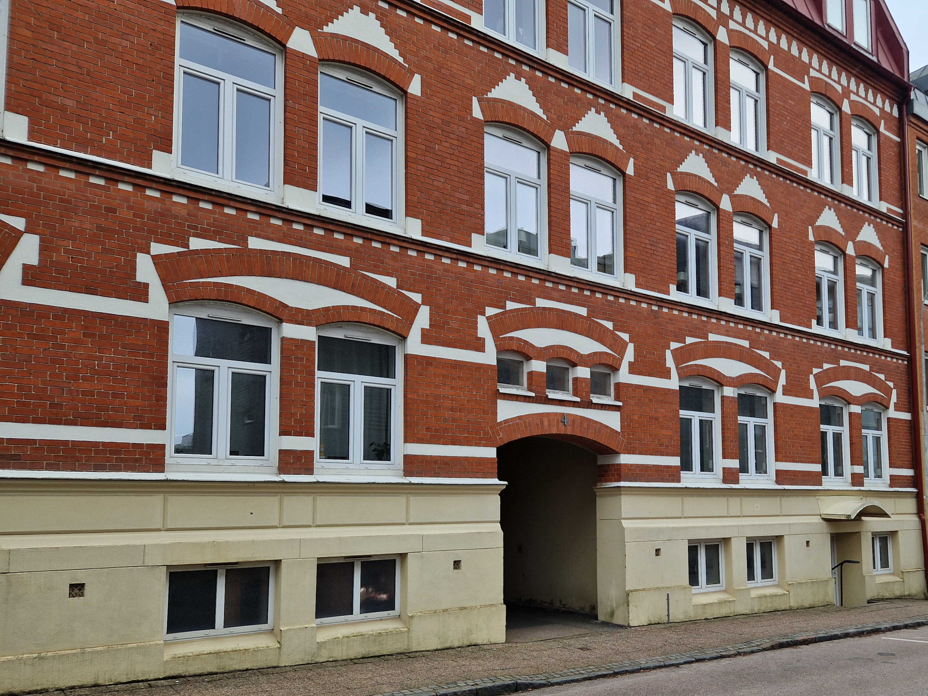 Entré till modern etta på vattugatan 4 i Halmstad