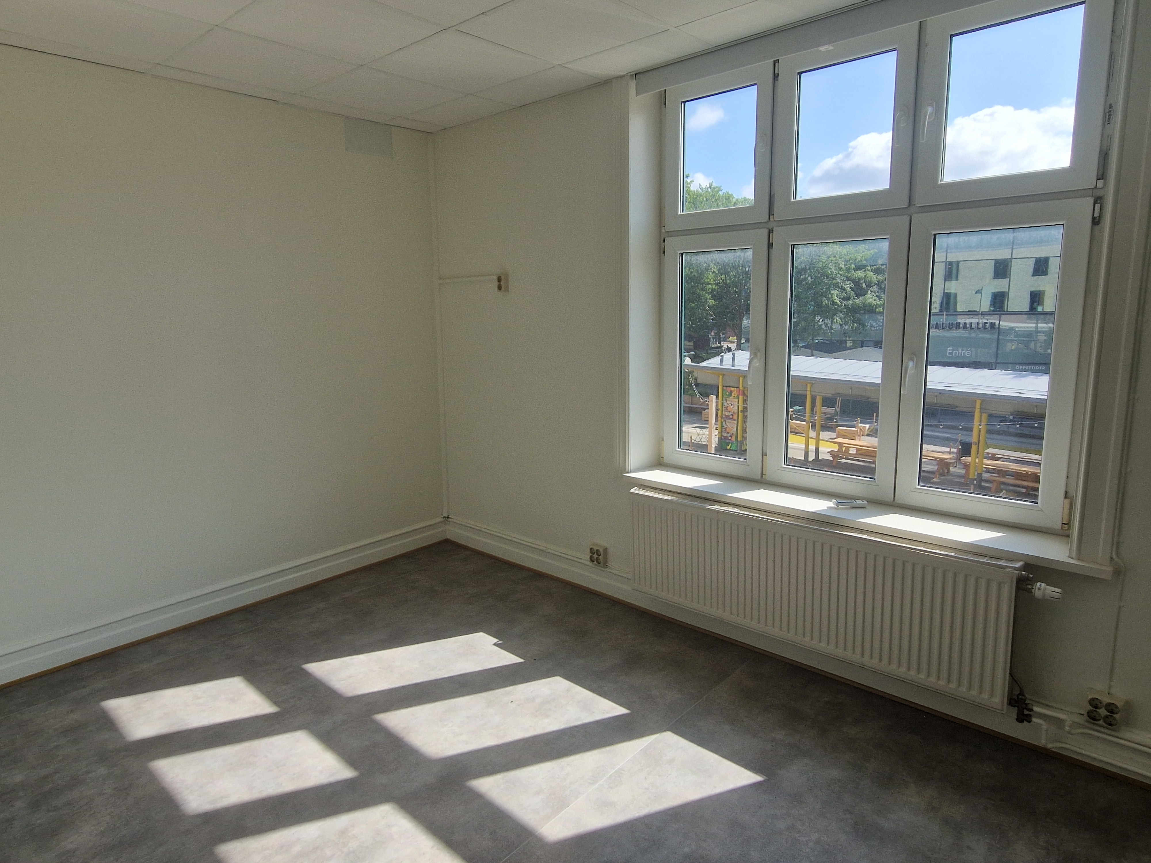 Fönster i kontor på Vårfrugatan 8 i Lund